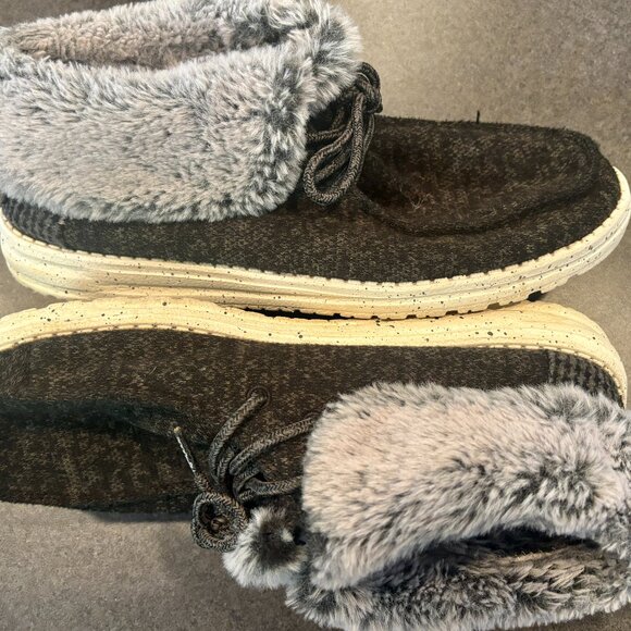 ~~Hey Dude Britt Navy Blue Gray Faux Fur Womens US10 Casual Cozy #121774900 - Picture 1 of 7